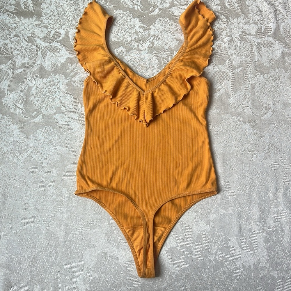 Wilfred Ribbed Ruffle Bodysuit - Picture 7 of 12